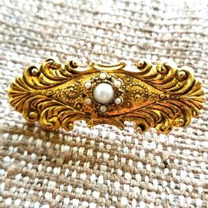 Vintage 1928 Pin Brooch Goldtone Metal Faux Pearl Accent